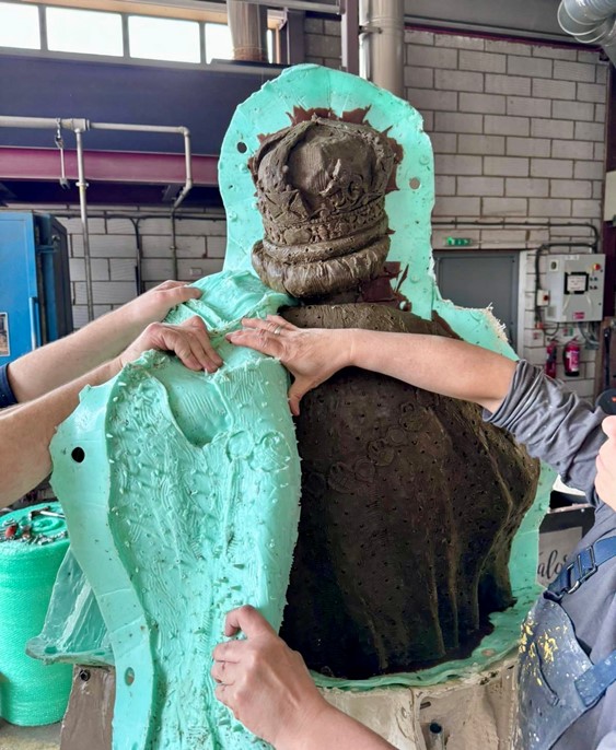 The moulds are removed from the statue