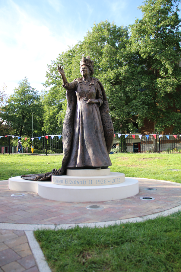 Queen statue in Andover