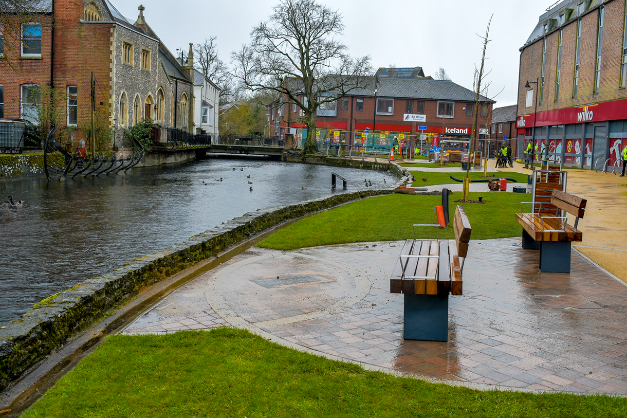 Town mills riverside benches in riverside park